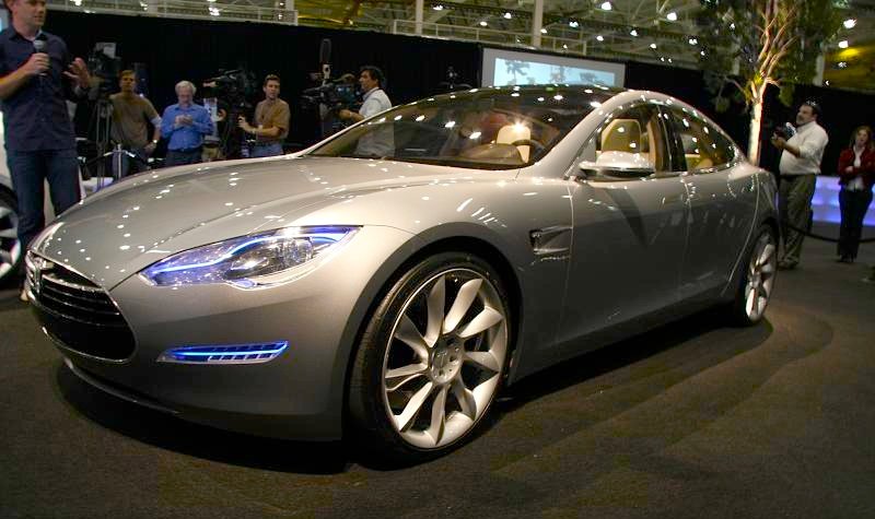 Tesla-Model-S-sedan in 2010