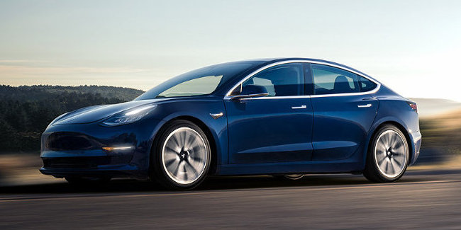 Tesla Model 3, blue